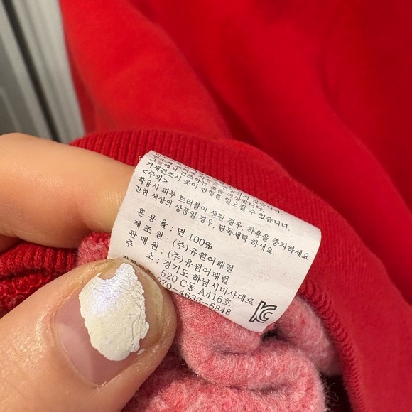 ⭐️ NWOT- Red Minnie Mouse with scarf Sweatshirt- L - Picture 2 of 6